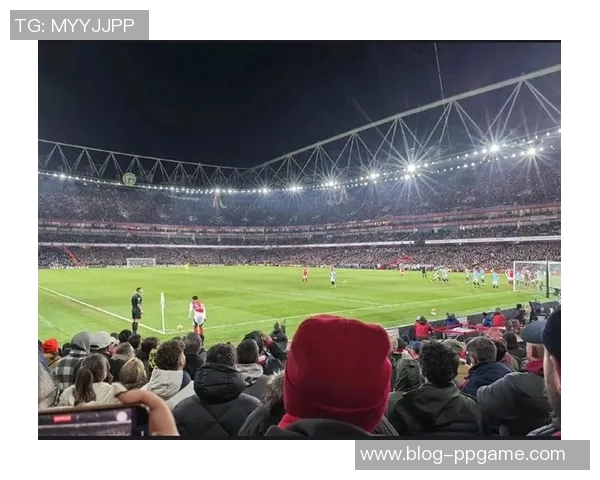 足球入迷的魅力探秘:从球场激情到球迷文化的深度解析 足球入迷的魅力探秘:从球场激情到球迷文化的深度解析